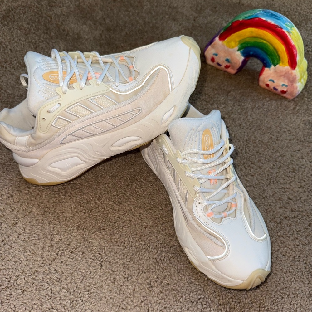 Adidas Cream Sneakers – Women’s Size 7.5 – Excellent Condition